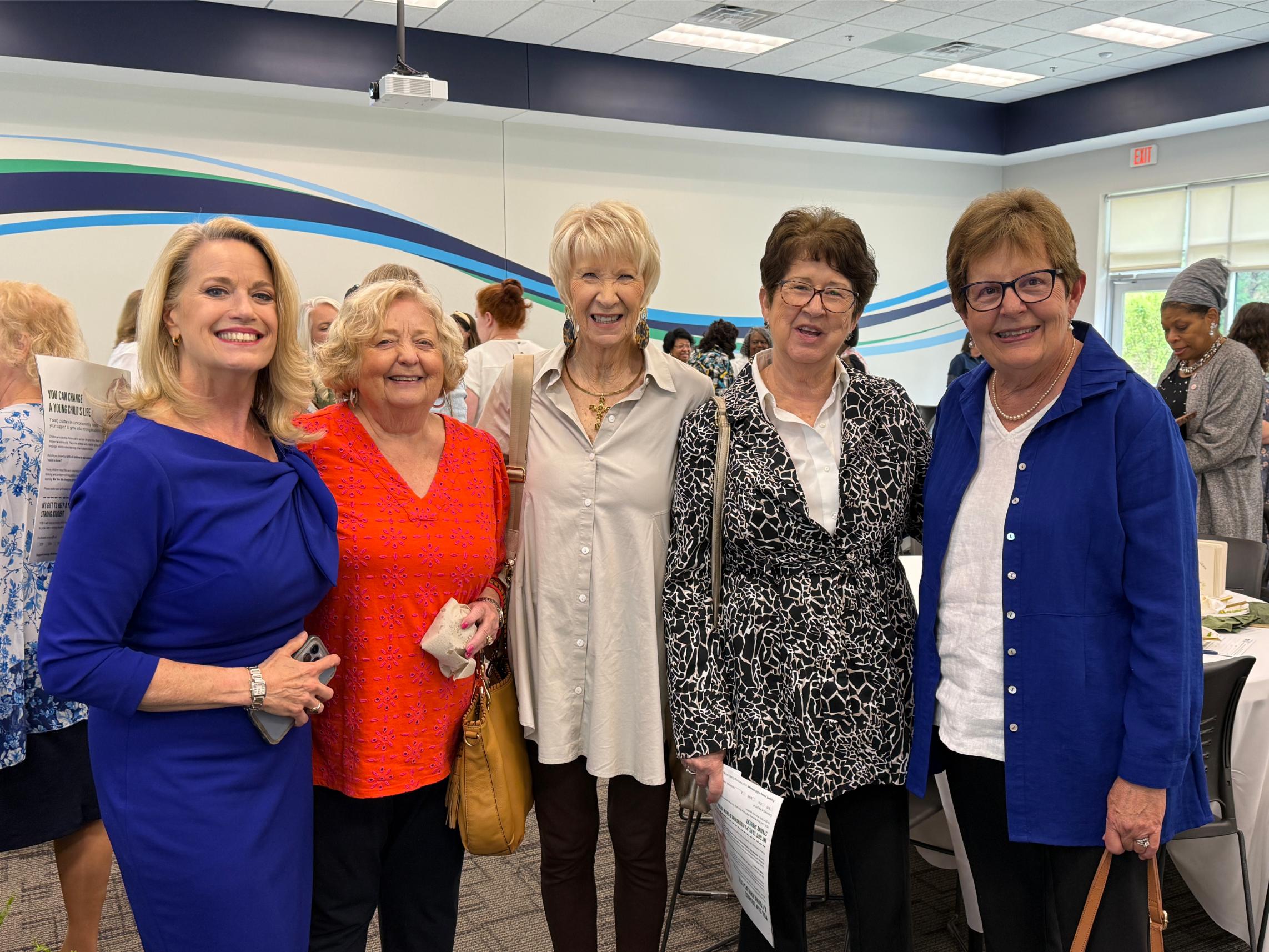 group of women posing with Jane Robelot